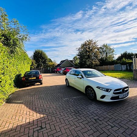 Acorn Lodge Hotel Gatwick & Parking Horley Exterior foto