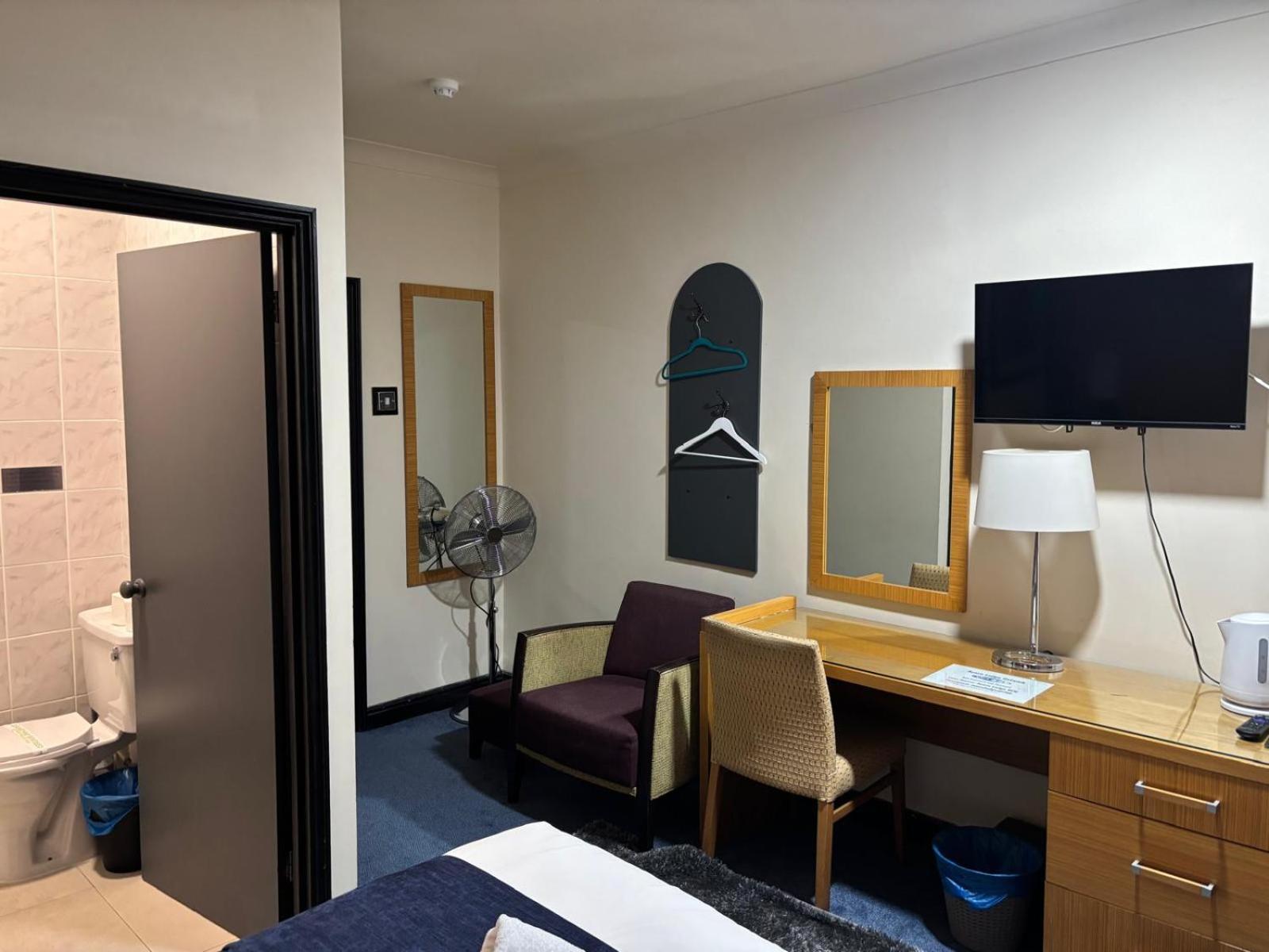 Acorn Lodge Hotel Gatwick & Parking Horley Exterior foto