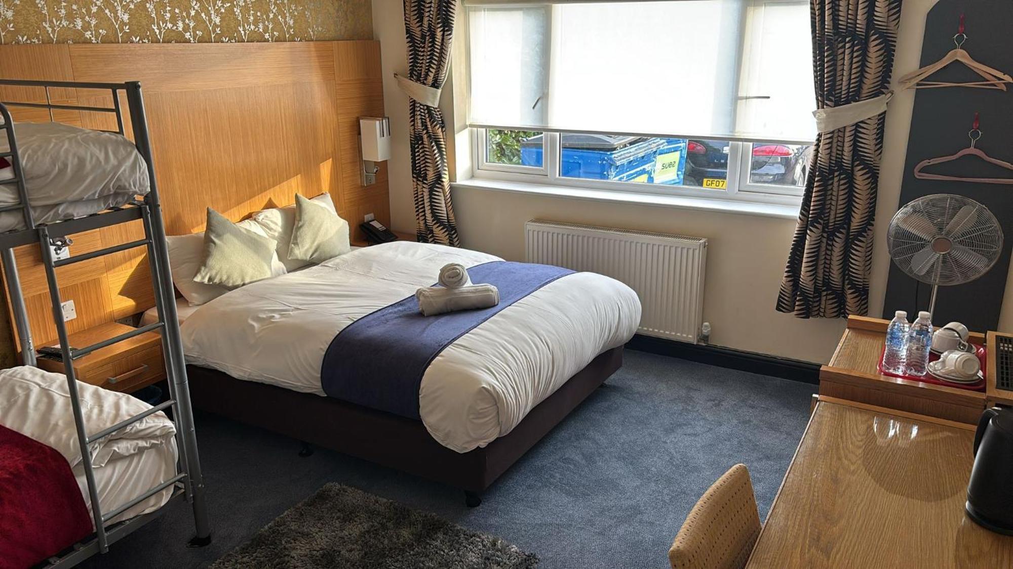 Acorn Lodge Hotel Gatwick & Parking Horley Exterior foto